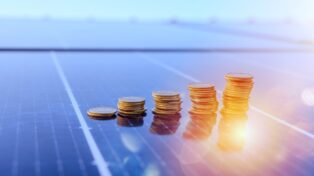【2023年最新版】太陽光発電の設置費用はいくら？安く設置する方法や設置後の費用も解説！