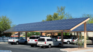太陽光発電をソーラーカーポートに！メリット・デメリットや設置価格、補助金の情報を解説