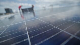太陽光発電のアレイとは？効果的な設置方法や発電量を徹底解説！