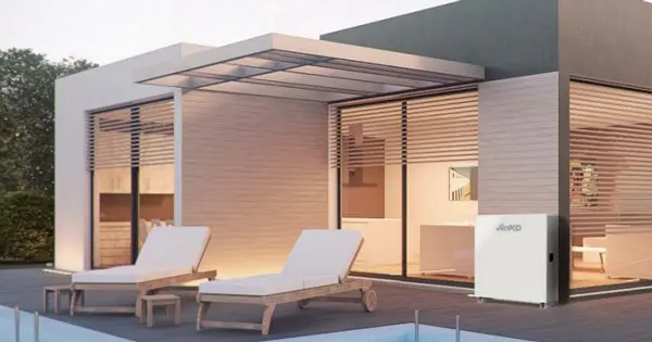 蓄電池とパワコン一体型で省スペース設計が可能