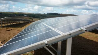 家庭用蓄電池の寿命『使用期間』『充放電のサイクル回数』の目安を解説