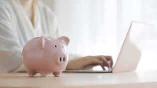 太陽光発電と蓄電池をお得に購入するには？価格相場や選び方、おすすめメーカーを紹介！