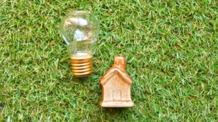 テスラ製蓄電池「パワーウォール」の特徴は？価格とおすすめの人も解説