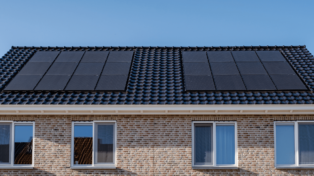 シャープの太陽光「ブラックソーラー」とは？基本情報や評判・口コミ、メリットを紹介