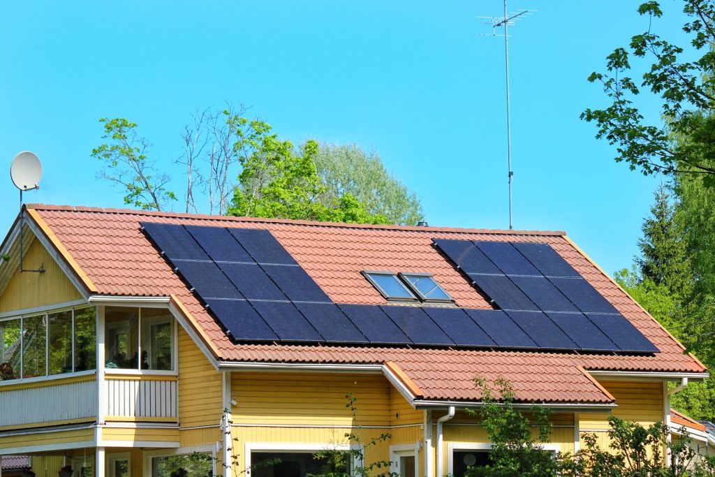 太陽光の発電量シミュレーション！自宅でどれくらい発電するかの計算方法と見方