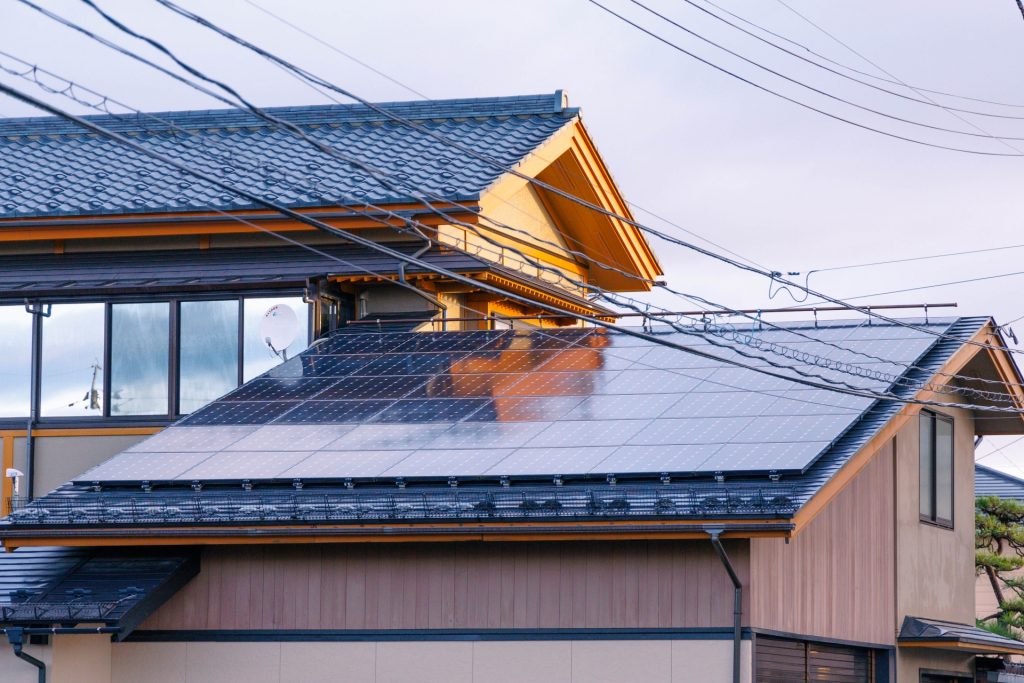 卒FITとは？太陽光発電の買取期間終了後に取るべき対応と蓄電池活用を解説