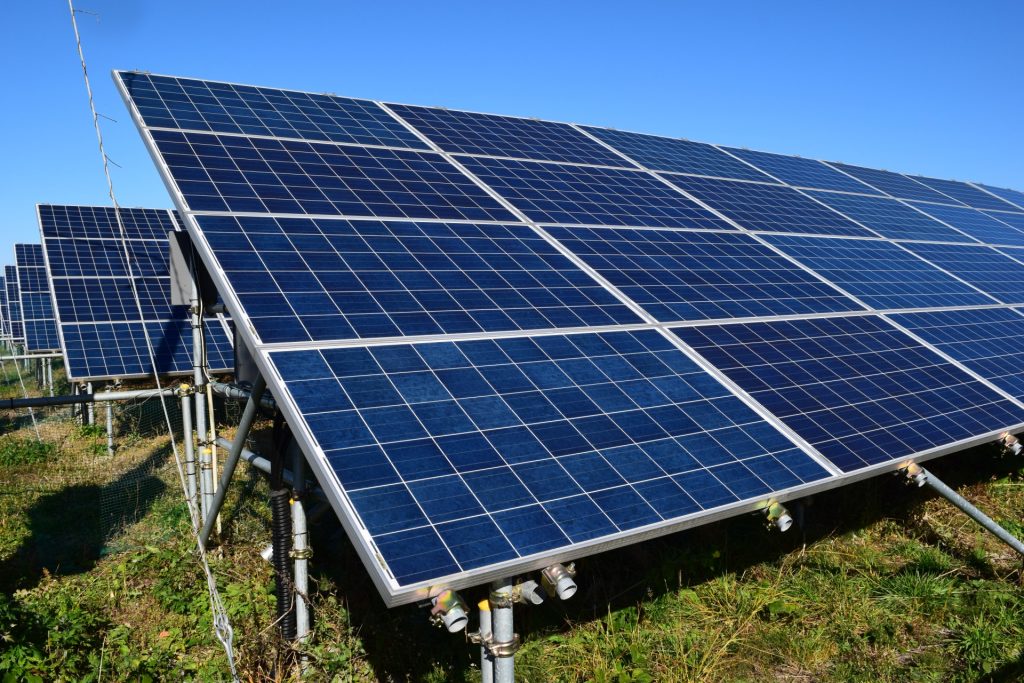 【2026年最新】産業用太陽光発電とは？費用・メリット・将来の運用まで徹底解説